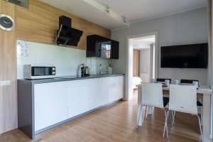 Kuchyňa alebo kuchynka v ubytovaní Harenda Residence - Destigo Hotels