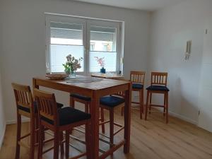 a kitchen with a wooden table and four chairs at Ferienhaus Hesse im Frau Holle Land in Germerode