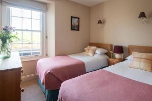 A bed or beds in a room at Rosehip Cottage