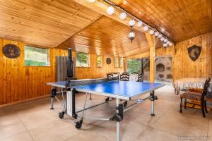 Stolní tenis v ubytování Elim Residence nebo okolí