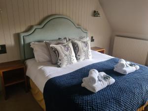 Postel nebo postele na pokoji v ubytování Priory Inn