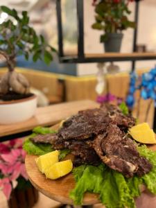 Jídlo v apartmánu nebo okolí + 18 fotografií