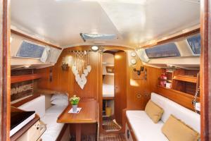 a view of the cabin of a boat at Happy Sailor in Viana do Castelo
