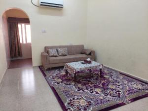 Posezení v ubytování Hotel Ain Safnan Room&Flats فندق عين صفنان غرف&شقق