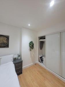 a bedroom with a bed and a sliding glass door at Amazing Canterbury 1 BR Flat in London CB54 in Croydon