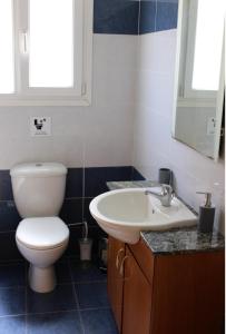 Bathroom sa Raise Limassol Urban Escape