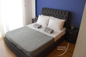 Cama o camas de una habitación en Raise Limassol Urban Escape