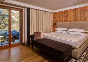 Postel nebo postele na pokoji v ubytování Le Massif Hotel & Lodge Courmayeur The Leading Hotels of the World