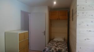 a small bedroom with a bed and a closet at Orionde Gîte en Belledonne in Laval