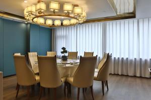 Posezení v ubytování East Sacred Hotel - very close to the Drum tower And Nanluoguxiang Houhai Bar Very close to the bird's nest water cube