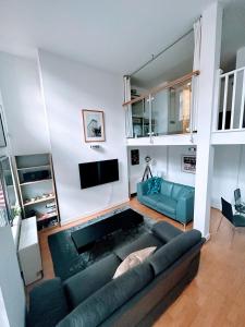 a living room with a couch and a flat screen tv at Central 2-Bed, 2-Bath Sanctuary near Holborn Station, Covent Garden & West End in London