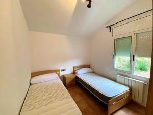 A bed or beds in a room at Bright Villa in Vidreres with Private Pool and Jacuzzi Még 37 kép