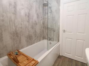 Ένα μπάνιο στο Flat 3 Englehurst Mews +9 φωτογραφίες