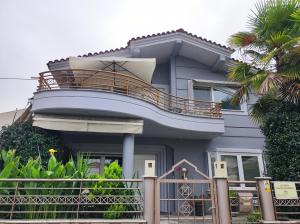 A balcony or terrace at Studio Santa Monica