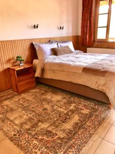 Postel nebo postele na pokoji v ubytování Apostolos Hotel