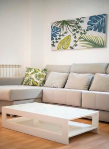 a living room with a couch and a white coffee table at EnjoyGranada ARCOIRIS in Granada