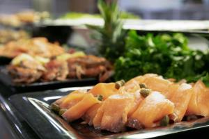 Makanan di atau berdekatan hotel
