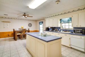 A kitchen or kitchenette at Charming Lake Charles Home with Patio and Grill