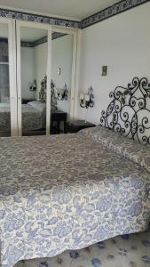a bedroom with a large bed and a large mirror at la guardia in Anacapri