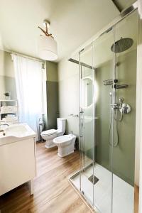 a bathroom with a glass shower and a toilet at Casa MiMa in Pescara