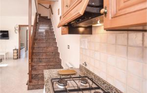 O bucătărie sau chicinetă la Beautiful Home In Ardea With Wi-fi
