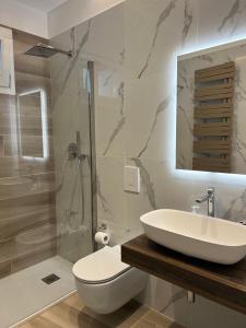 Ένα μπάνιο στο Tulip Luxury HOWME