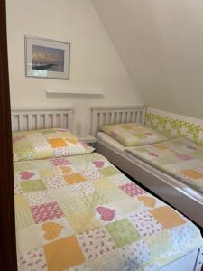 Ein Bett oder Betten in einem Zimmer der Unterkunft Cafe Gaubenhaus