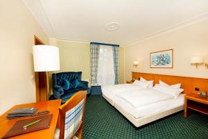 En eller flere senge i et værelse på Hotel Kronprinz