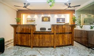 a bar in a salon with wood paneling at Treebo Trend Navya The Park in Hyderabad