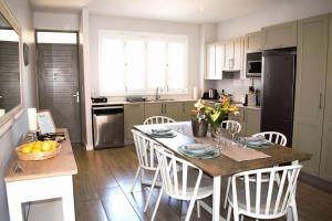 Η κουζίνα ή μικρή κουζίνα στο Spacious, Modern & Convenient +38 φωτογραφίες