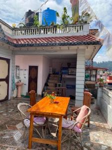 een houten tafel en stoelen op een patio bij Himalayan Vacation Home in Kathmandu