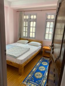 Postel nebo postele na pokoji v ubytování Himalayan Vacation Home