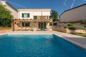 Bazén v ubytovaní Dalmor holiday house alebo v jeho blízkosti