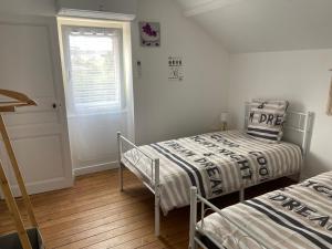 a bedroom with two beds and a window at Charmante maison entièrement rénovée cœur de ville in Blois