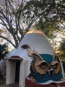 a dome with an owl painted on it at Ecohotel Ambrosia Lodge in Rivera