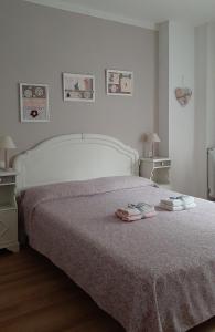 מיטה או מיטות בחדר ב-La Civetta appartamento con giardino e parcheggio