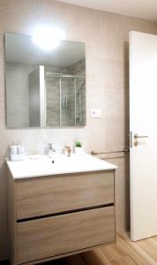 a bathroom with a sink and a mirror at AG Casa Anema 10 huéspedes a 2km de la playa Razo in A Coruña