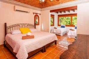 เตียงในห้องที่ Villa tropically in Hotel Zone +37 ภาพ