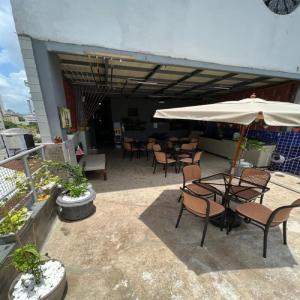 STUDIO 201 | WIFI 600MB | RESIDENCIAL JC, um lugar para ficar.的阳台或露台