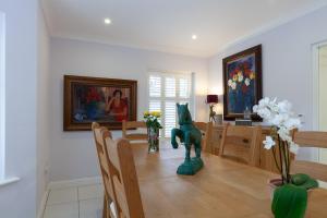 a dining room with a table with a cat statue on it at The Woodstock Hideaway - Breathtaking 4BDR House in Woodstock