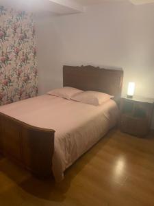Łóżko lub łóżka w pokoju w obiekcie La Chambre d'Angèle