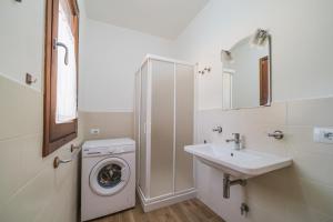 A bathroom at Casa al Mare