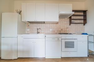 A kitchen or kitchenette at Casa al Mare