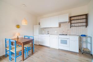 A kitchen or kitchenette at Casa al Mare