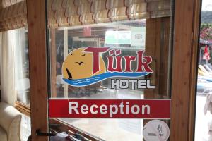 Certifikát, hodnocení, plakát nebo jiný dokument vystavený v ubytování Turk Hotel