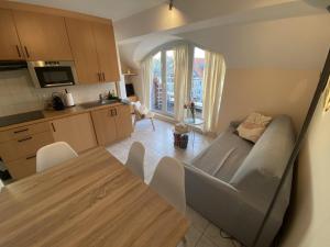 a kitchen and living room with a couch and a table at Léonardo in Nieuwpoort