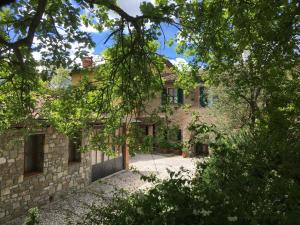 an external view of the house at Il Colombaio in Cavriglia