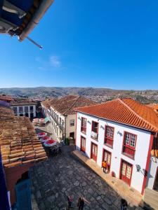 an overhead view of a street in a town with buildings at Janela da Vesperata in Diamantina