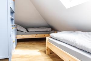 Postel nebo postele na pokoji v ubytování Elbpanorama Lauenburg