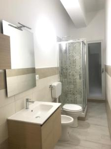 a bathroom with a toilet and a shower and a sink at One bedroom house with sea view enclosed garden and wifi at Ribera 5 km away from the beach in Ribera